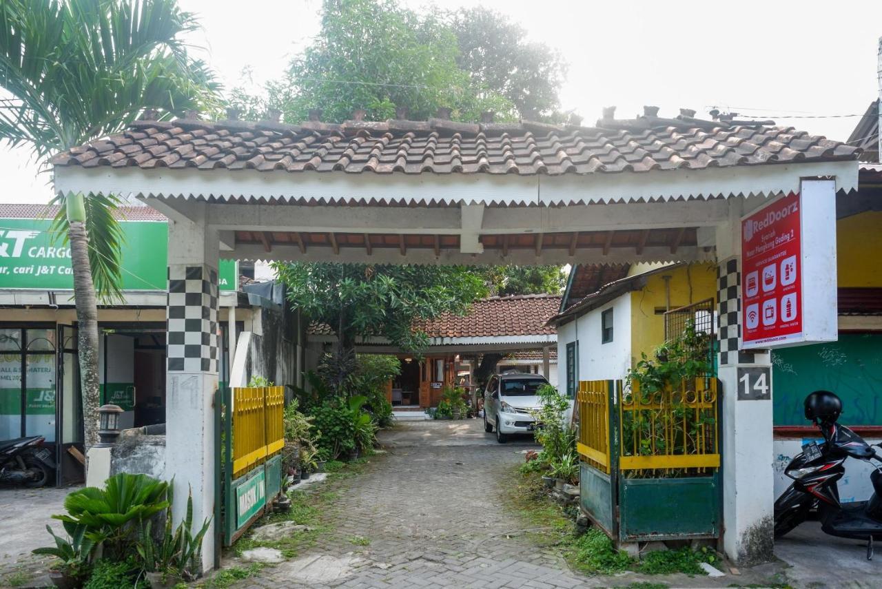 Reddoorz Syariah Near Plengkung Gading 2 Hotel Джокякарта Екстериор снимка