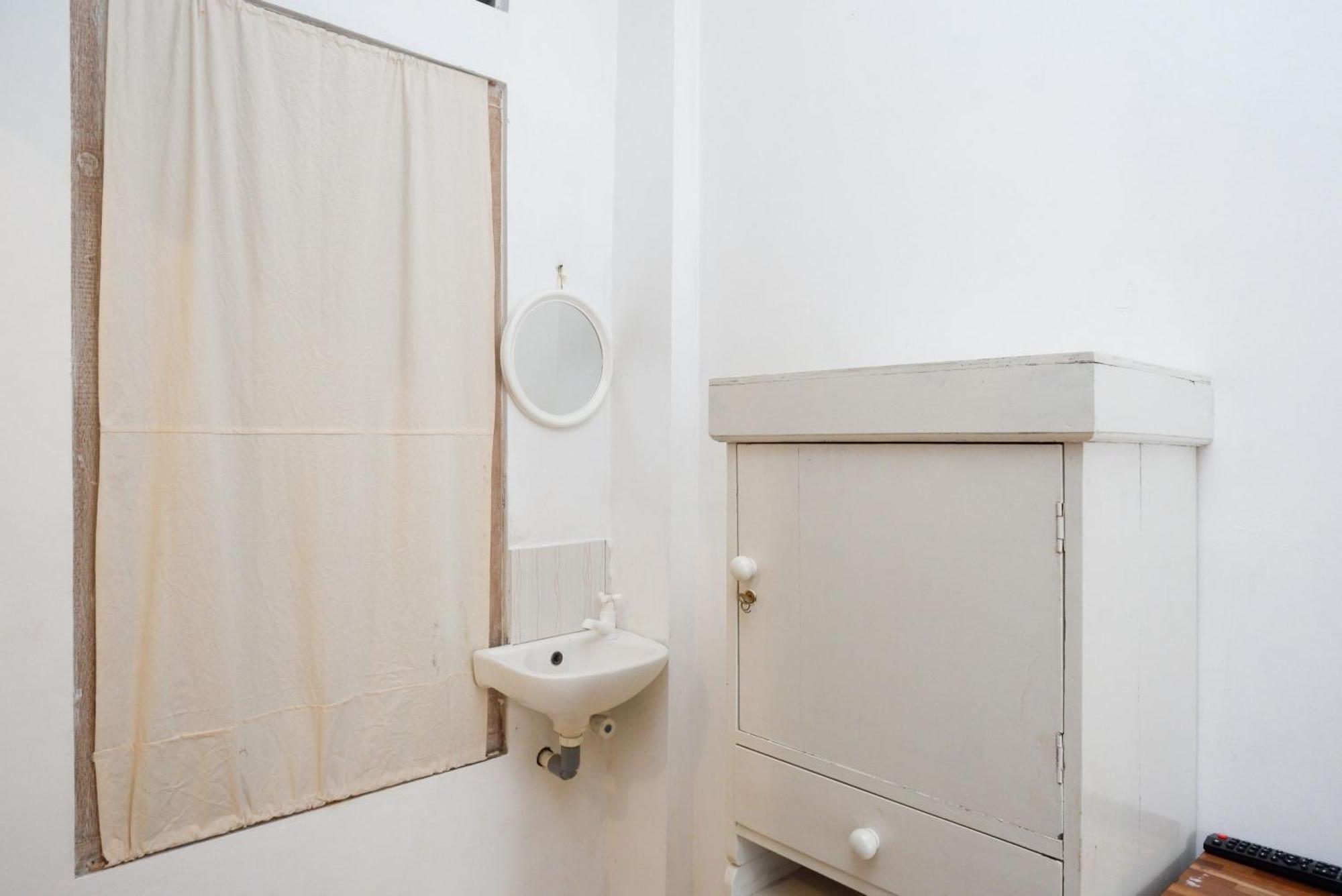 Reddoorz Syariah Near Plengkung Gading 2 Hotel Джокякарта Стая снимка