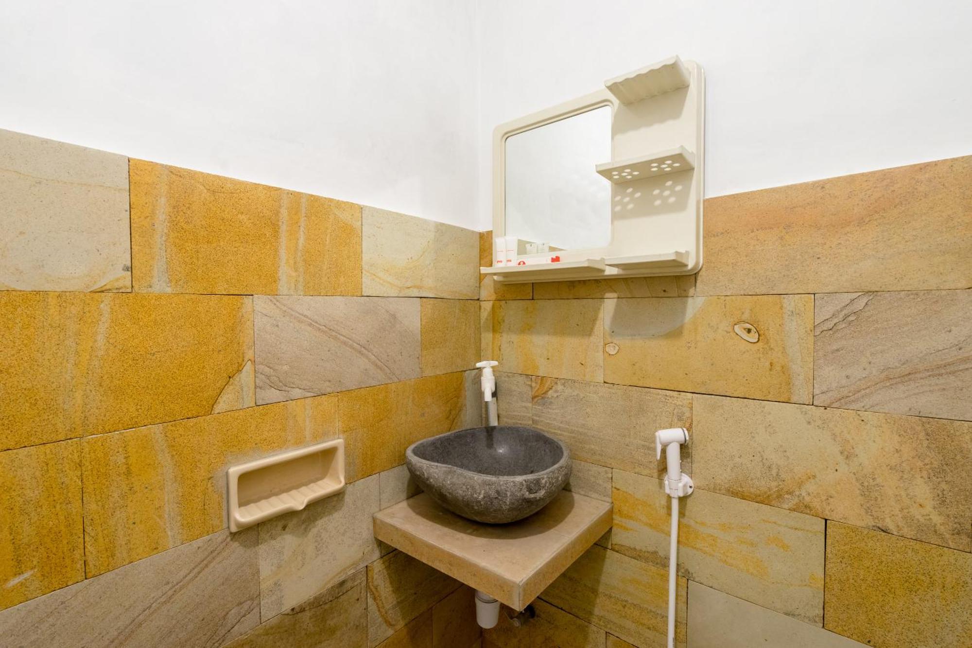 Reddoorz Syariah Near Plengkung Gading 2 Hotel Джокякарта Екстериор снимка